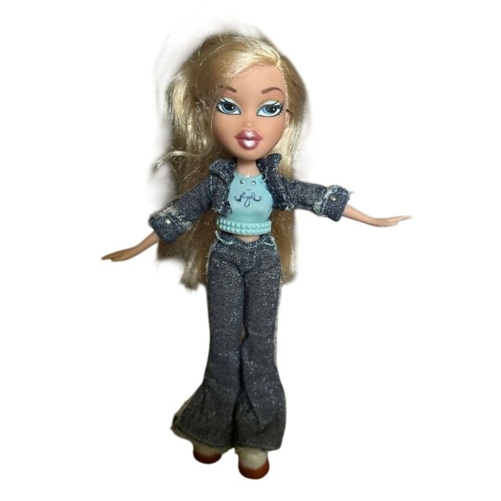 Bratz First Edition Cloe Doll 10" Blonde Hair W Outfit &‎ Shoes 2001 Collect